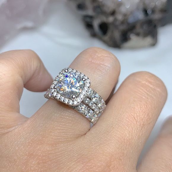 4ct tw square halo round brilliant bridal ring set - Picture 4 of 12